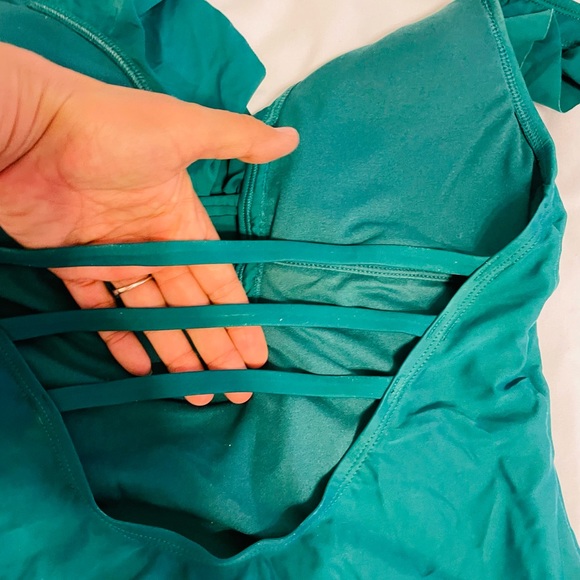 Rod Beattie gorgeous emerald ruffle one piece - Picture 2 of 6